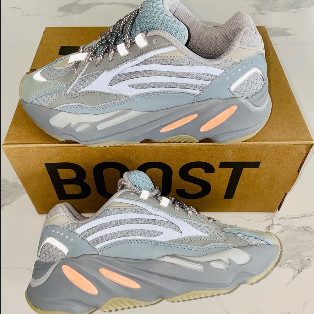 Adidas, YEEZY BOOST 700 V2 - Inertia